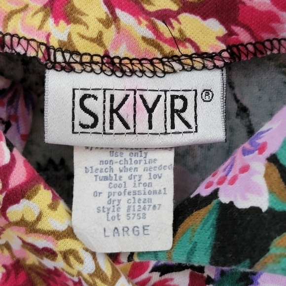 Vintage Skyr | Floral Print Midi Dress with 3/4 Sleeves - Picture 4 of 5